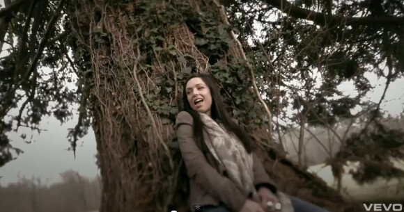 Image extraite du clip Bonne Nouvelle de Natasha St-Pier, mars 2012.