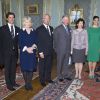 La princesse Victoria de Suède a fait un retour éclatant le 23 mars 2012, un mois après son accouchement, à l'occasion du déjeuner officiel donné au palais royal pour la visite du prince Charles et de Camilla Parker Bowles.