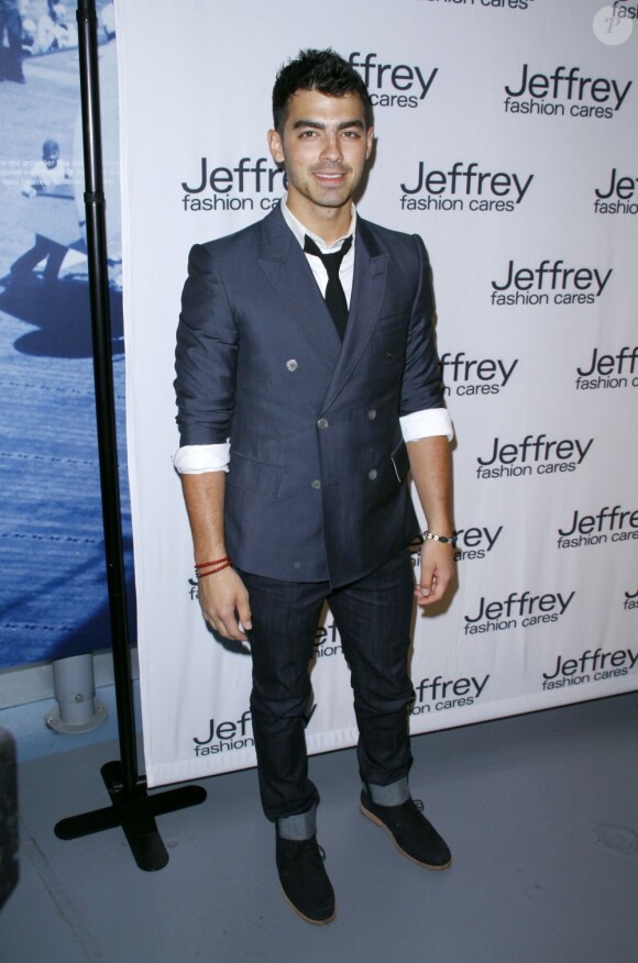 Joe Jonas à la soirée de charité Jeffrey Fashion Cares 2012, à New York le 26 mars 2012