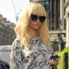 Rihanna dans les rues de Londres a fait sensation dans son look estival. Le 29 mars 2012