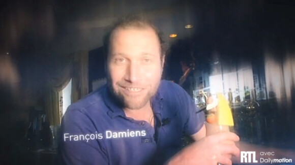 François Damiens souhaite un joyeux 20e anniversaire à Disneyland Paris - mars 2012