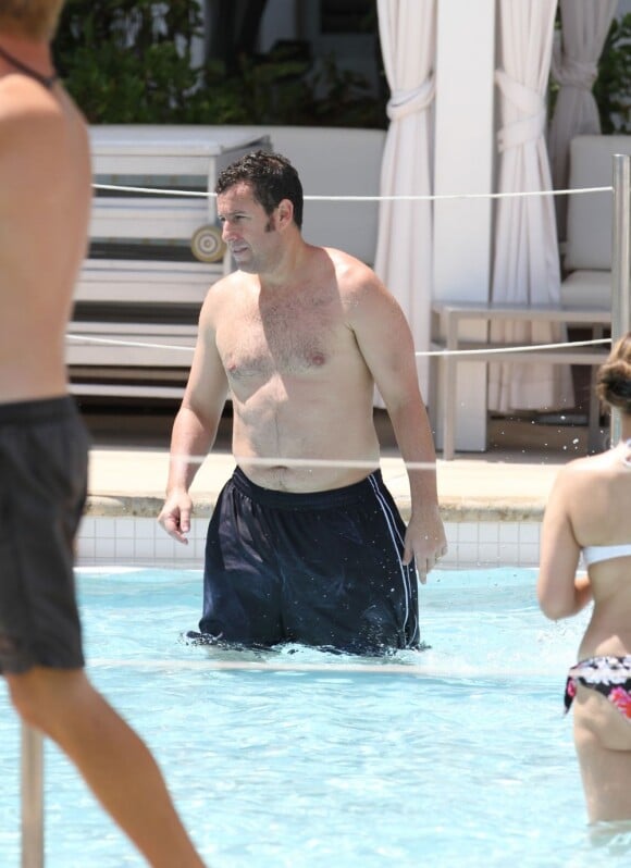 Grassouillet, Adam Sandler en vacances à Miami avec sa femme et leurs filles, le 29 mars 2012