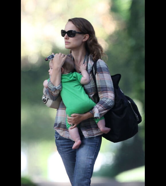 Natalie Portman le 20 octobre 2011 avec son fils Aleph