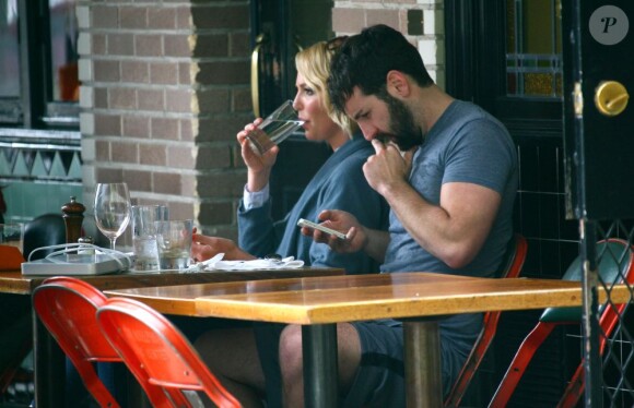 Katherine Heigl et son mari Josh Kelley déjeunent à Los Feliz, Los Angeles, le 28 mars 2012.