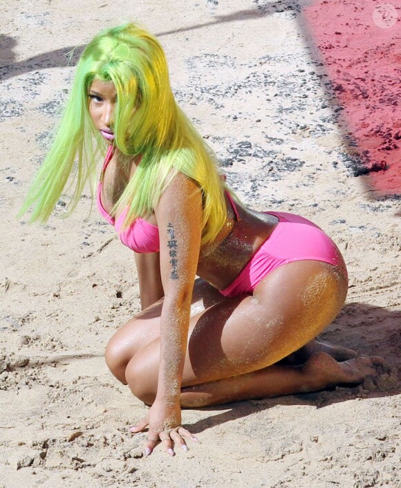 Nicki Minaj, cheveux verts pour le tournage du clip Starships à Hawaï. Le 14 mars 2012.
