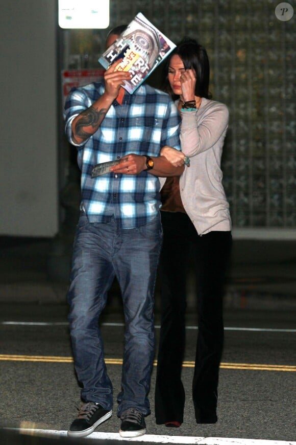 Megan Fox peut compter sur son mari Brian Austin Green dans les rues de Los Angeles, à la sortie de l'église. Le 1er avril 2012