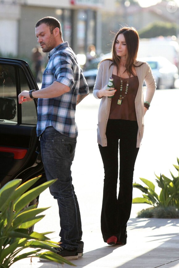 Megan Fox et Brian Austin Green dans les rues de Los Angeles, à la sortie de l'église. Le 1er avril 2012