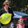 Jennifer Garner et l'adorable Seraphina se promènent dans les rues de Santa Monica, le 2 avril 2012