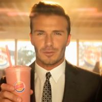 David Beckham et Salma Hayek métamorphosée : La junk food sexy selon Burger King