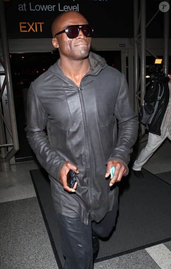 Seal se rend à l'aéroport de Los Angeles pour prendre un vol en direction de Sydney. Avril 2012