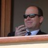 Le Prince Albert de Monaco assiste à un match de Coupe Davis, le vendredi 6 avril 2012 à Monte Carlo.