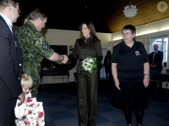 Lieutenant de l'armée danoise depuis 2009, la princesse Mary de Danemark était en visite sur un site de l'organisme KFUMs Soldatermission, à Fredericia, dont elle est la marraine, le 10 avril 2012.