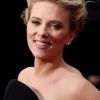 Scarlett Johansson simplement divine lors de la première de The Avengers à Los Angeles. Moulée dans une robe Versace, la star a brillé sur le red carpet. Le 11 avril 2012