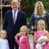 Le prince Willem-Alexander et la princesse Maxima des Pays-Bas avec leurs trois filles le 18 septembre 2011 au baptême de la princesse Paola.