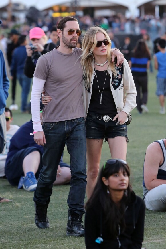 Kate Bosworth et Michael Polish, un joli couple en toute décontraction en ce Jour 2 du Festival de Coachella. Indio, le 14 avril 2012.