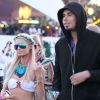 Paris Hilton et son chéri DJ Afrojack lors du Jour 2 du Festival de Coachella. Indio, le 14 avril 2012.