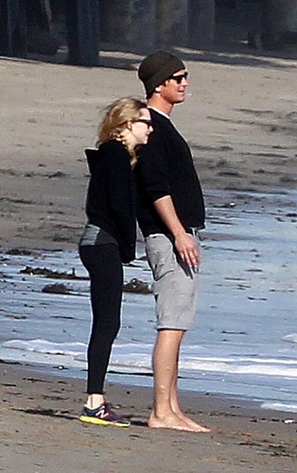 Amanda Seyfried et Josh Hartnett amoureux sur la plage de Malibu fin mars 2012