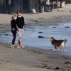 Exclusif : Amanda Seyfried et Josh Harnett, très amoureux sur la plage de Malibu fin mars 2012.