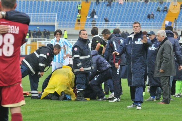 Piermario Morosini est décédé à 25 ans d'une crise cardiaque lors du match entre Pescara et Livourne le 14 avril 2012 à Pescara