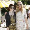 Emma Watson et Emma Hill à la pool party Mulberry à Palm Springs, en marge du festival Coachella le samedi 14 avril 2012