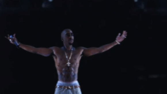 Tupac : La résurrection du rappeur assassiné aux côtés de Snoop Dogg et Dr Dre !
