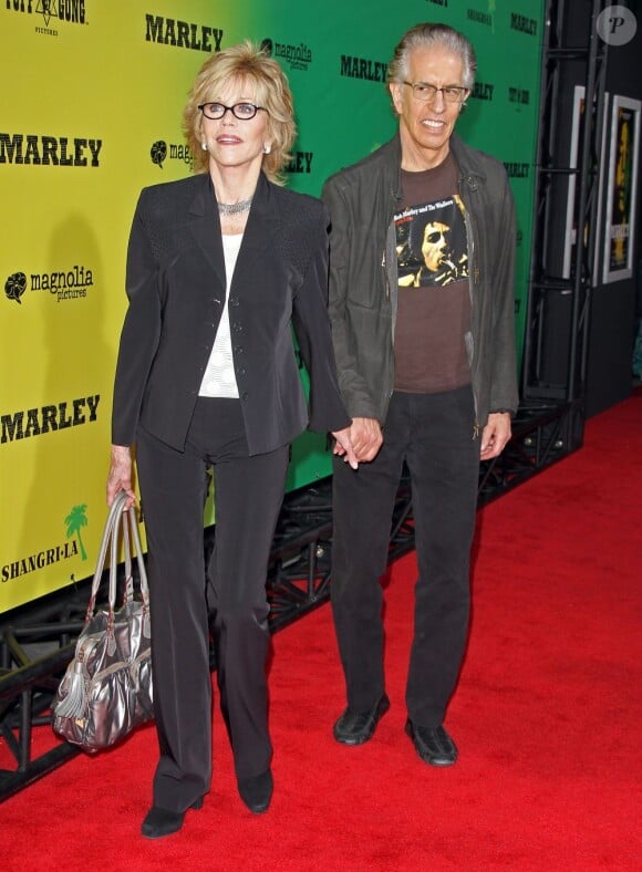 Jane Fonda accompagnée à la première du film Marley le 17 avril 2012 à Los Angeles