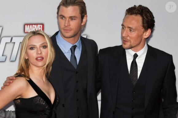 Scarlett Johansson, Chris Hemsworth et Tom Hiddleston à Moscou, le 17 avril 2012.