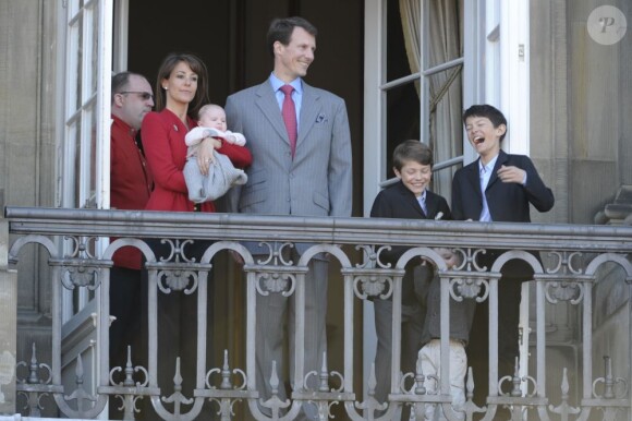 La famille royale à Amalieborg lors du 72e anniversaire de la reine Margrethe, le 16 avril 2012