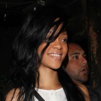 Rihanna : Très sexy en peignoir, puis en porte-jarretelles dans la rue