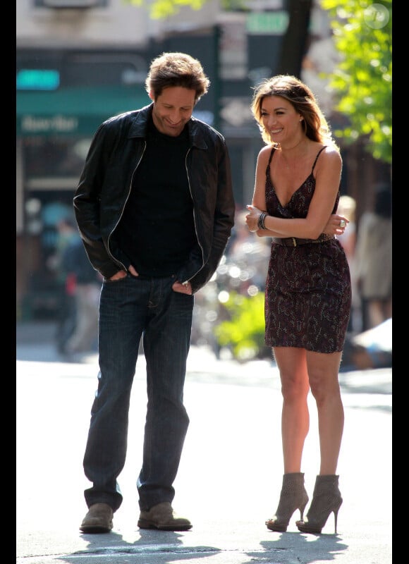 David Duchovny et Natalie Zea, sur le tournage de Californication, à New York, le vendredi 20 avril 2012.