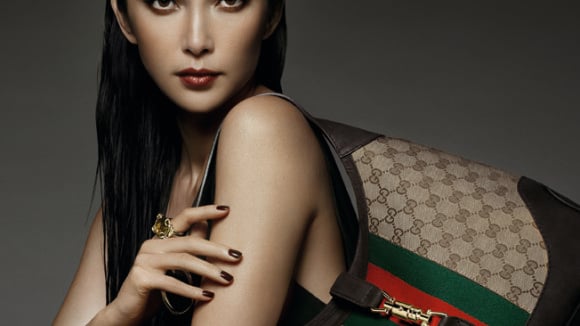 Li Bing Bing : La nouvelle égérie Gucci brille à Shanghai devant Hilary Swank