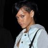 Rihanna, stylée dans une veste en jean, une robe en lycra et un sac Céline, arrive au restaurant Da Silvano à New York. Le 23 avril 2012.