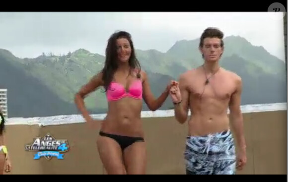 Julia et Geoffrey posent dans Les Anges de la télé-réalité 4 le mardi 24 avril 2012 sur NRJ 12