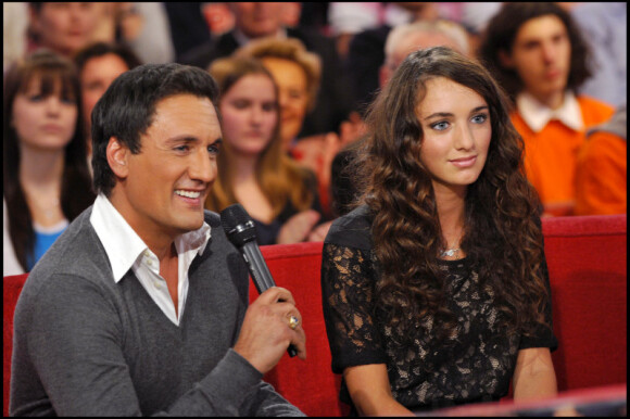 Dany Brillant et sa fille Léah le 5 janvier 2011 sur le plateau de l'émission Vivement Dimanche