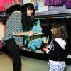 Selena Gomez rencontre ses fans et dévoile la collection printemps-été de sa ligne Dream out loud, dans un magasin K-mart à Los Angeles, le mardi 24 avril 2012.