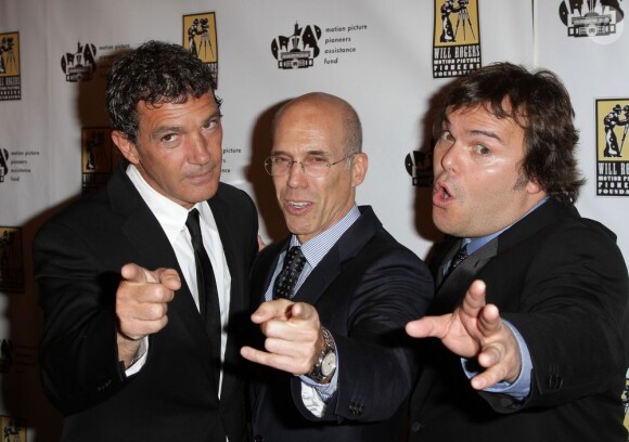 Antonio Banderas et Jack Black entourent Jeffrey Katzenberg, lauréat de l'award Pioneer Of The Year. Las Vegas, le 25 avril 2012.
