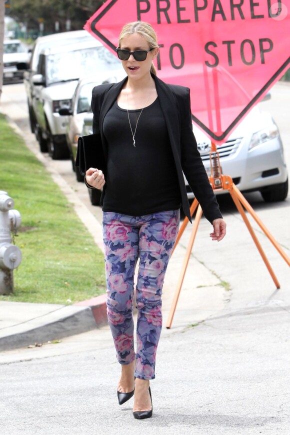 Kristin Cavallari, souriante et à la pointe de la mode, surprise à Beverly Hills, le 25 avril 2012.
