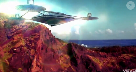 La soucoupe volante du clip Starships réalisé par Anthony Mandler pour Nicki Minaj, avril 2012.