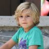Kingston, bientôt six ans, fait du vélo près de sa mère et de son frère. Los Angeles le 29 avril 2012.