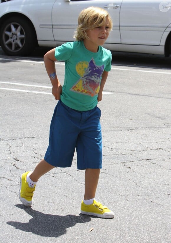 Kingston, bientôt six ans, à Los Angeles le 29 avril 2012.