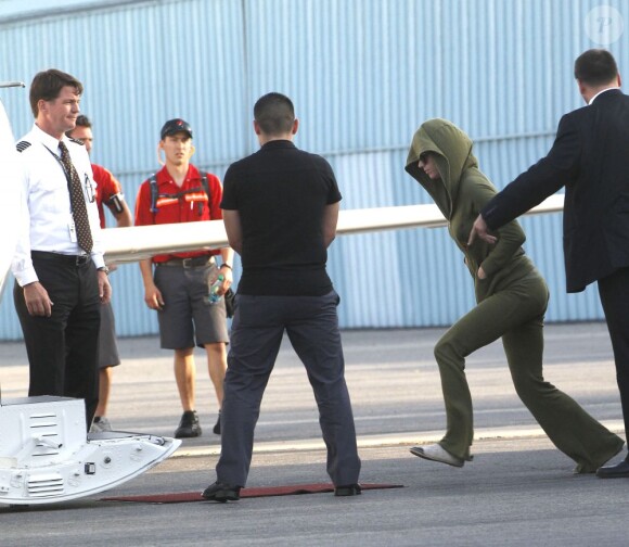 Katy Perry, incognito à l'aéroport de Los Angeles, prend un jet privé le 19 avril 2012