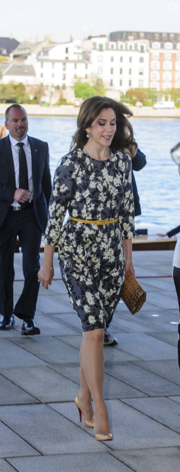 La princesse Mary de Danemark arrive à l'Opéra de Copenhague, le 3 mai 2012, pour inaugurer le Sommet de la mode 2012, dont elle est la marraine.