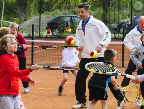 Le prince Frederik de Danemark animait, le 4 mai 2012, l'opération "Play and Stay" orchestrée par la Fédération Danoise de Tennis, dont il est le parrain.