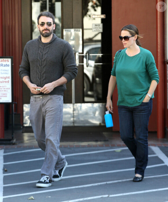 Jennifer Garner et son mari Ben Affleck sortent de chez le médecin, le 3 mai 2012 à Santa Monica