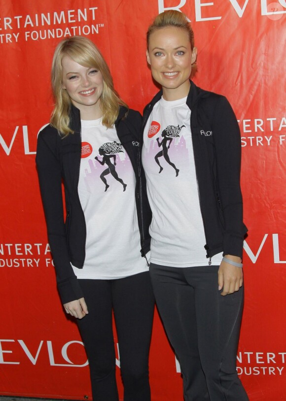 Emma Stone et Olivia Wilde lors du marathon organisé par Revlon pour la lutte contre le cancer du sein. 5 mai 2012, à New York