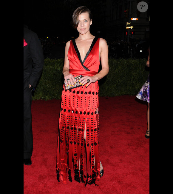 Milla Jovovich au Costume Institut Gala, à New York le 7 mai 2012.