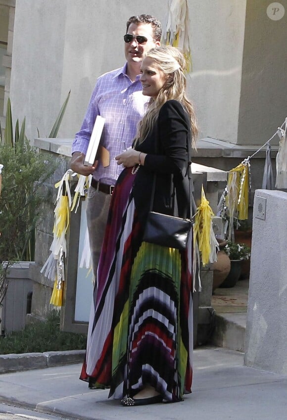 Molly Sims et Scott Stuber à la sortie de leur baby-shower. Los Angeles, le 5 mai 2012.