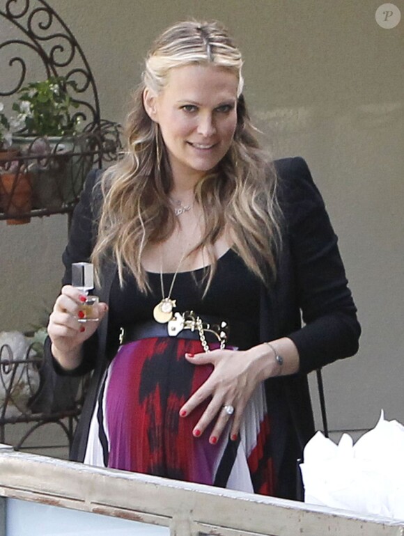 Molly Sims à la sortie de sa baby-shower à Hollywood Hills. Los Angeles, le 5 mai 2012.