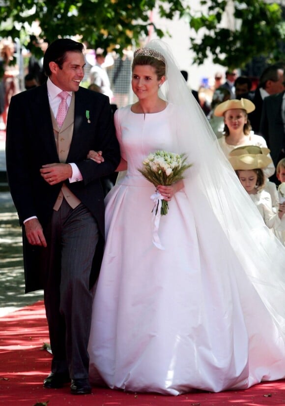 Le prince Charles-Philippe d'Orléans et son épouse Diana, duchesse de Cadaval, lors de leur mariage à Evora, au Portugal, le 21 juin 2008.