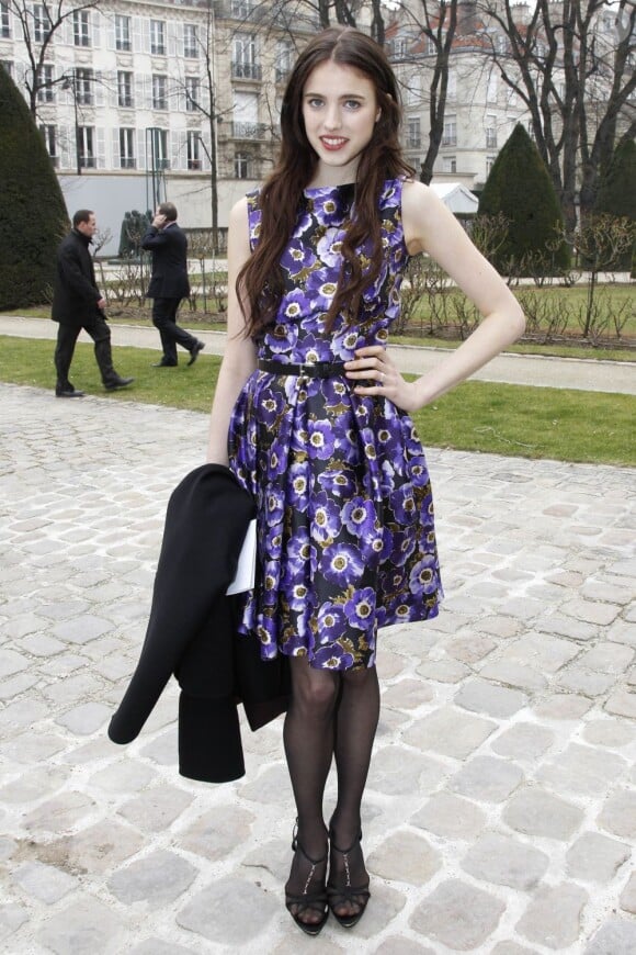 Sarah Margaret Qualley lors du défilé Christian Dior à Paris, le 2 mars 2012.
